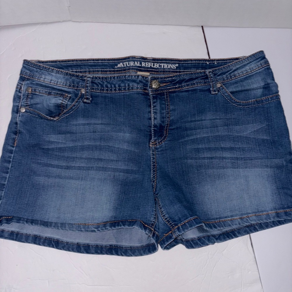 Natural Reflections Denim Shorts Size 18 Blue Mid Rise Embroidered Flap Pocket - Picture 8 of 10